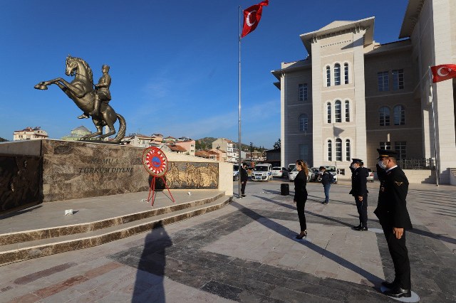 Atatürk 83. Yılda Törenle Anıldı